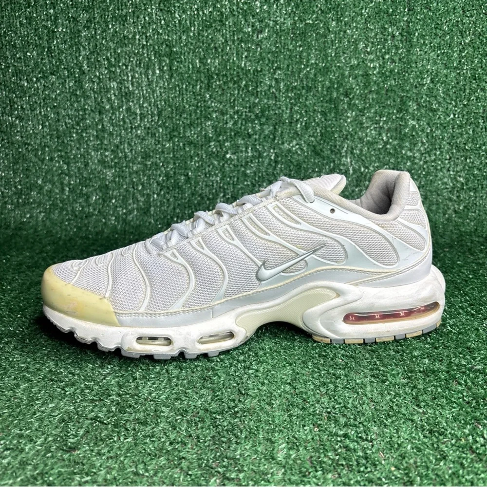 Nike Air Max Plus Casual Running Shoe Triple White  604133-139 Men’s Size‎ 11.5